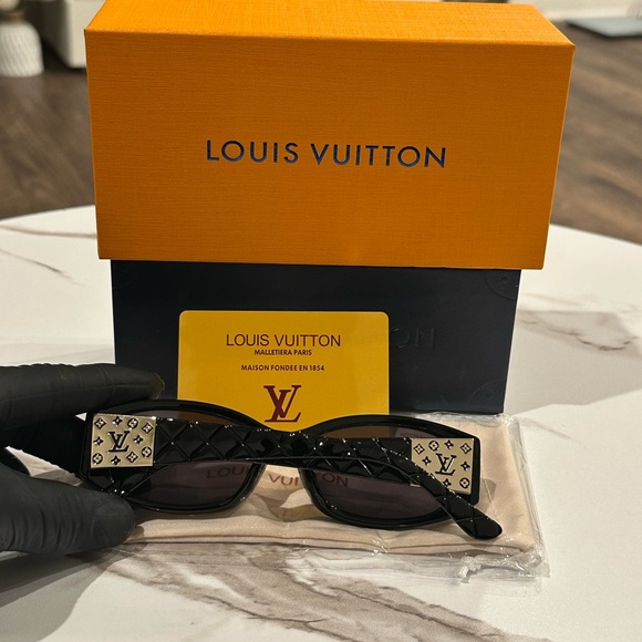 Louis Vuitton Black and Cream Sunglasses